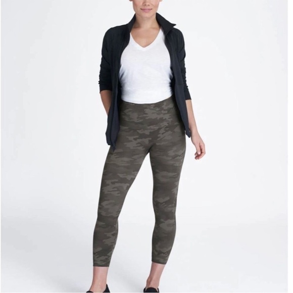 SPANX Look At Me Now Seamless Legging in Green Camo Shapewear Sz. M - Picture 2 of 10